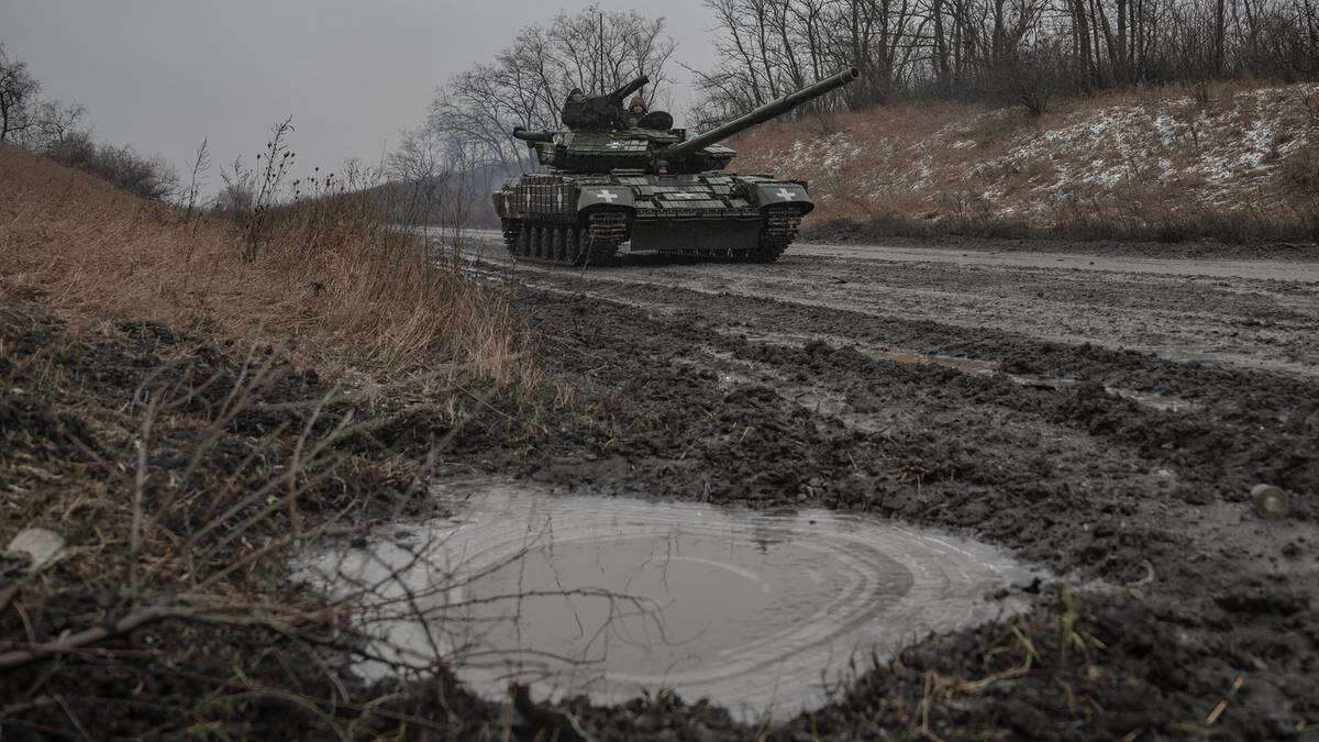 Czarne chmury nad Ukrainą. Rosjanie chcą zdążyć przed błotem