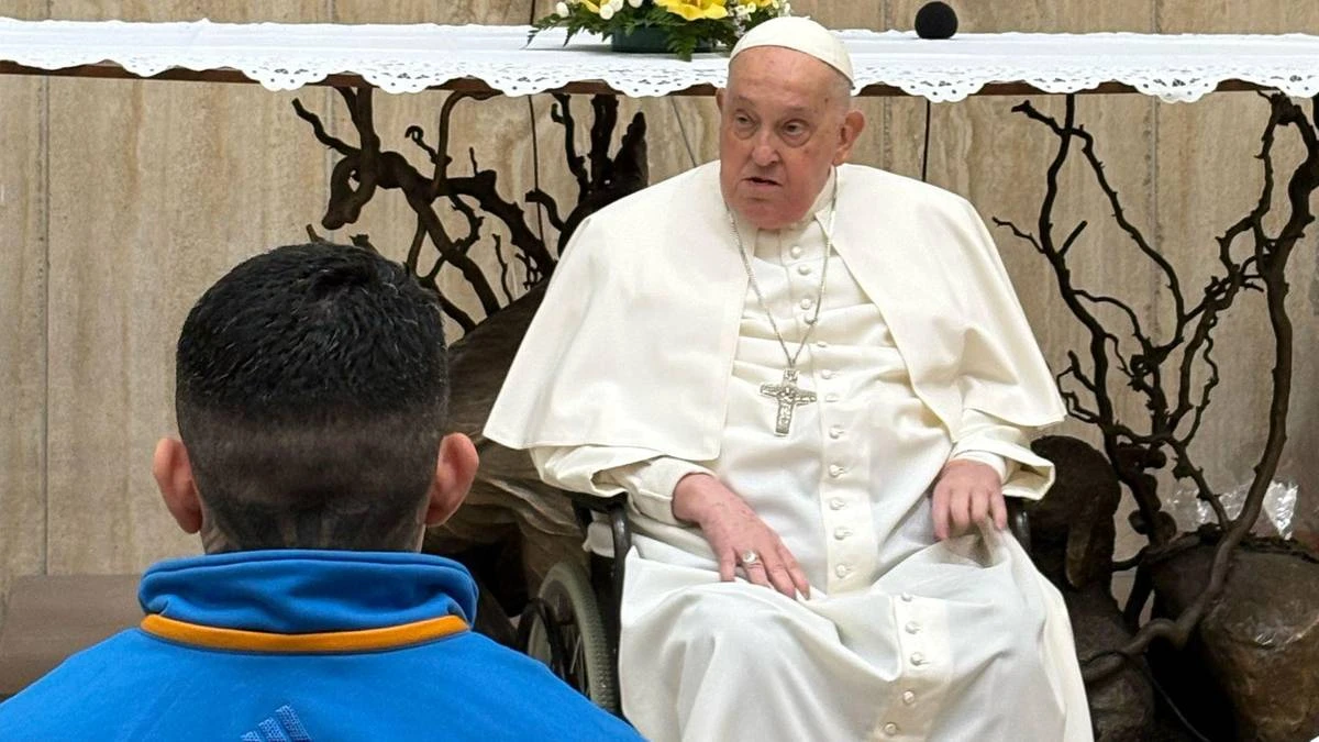 Papież Franciszek w więzieniu. Dotrzymał tradycji