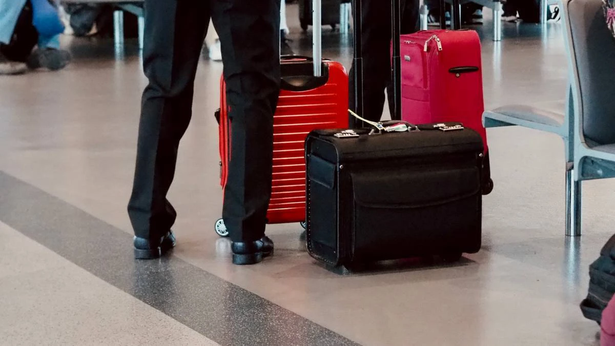 Chcieli mieć pamiątkę z wakacji. Turysta zatrzymany na lotnisku