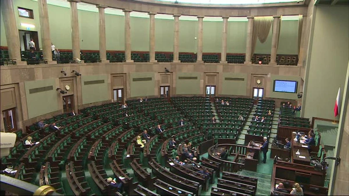 W Sejmie czytanie prezydenckiej ustawy ws. zmian w armii. Jacka Siewiery słuchało niewielu posłów