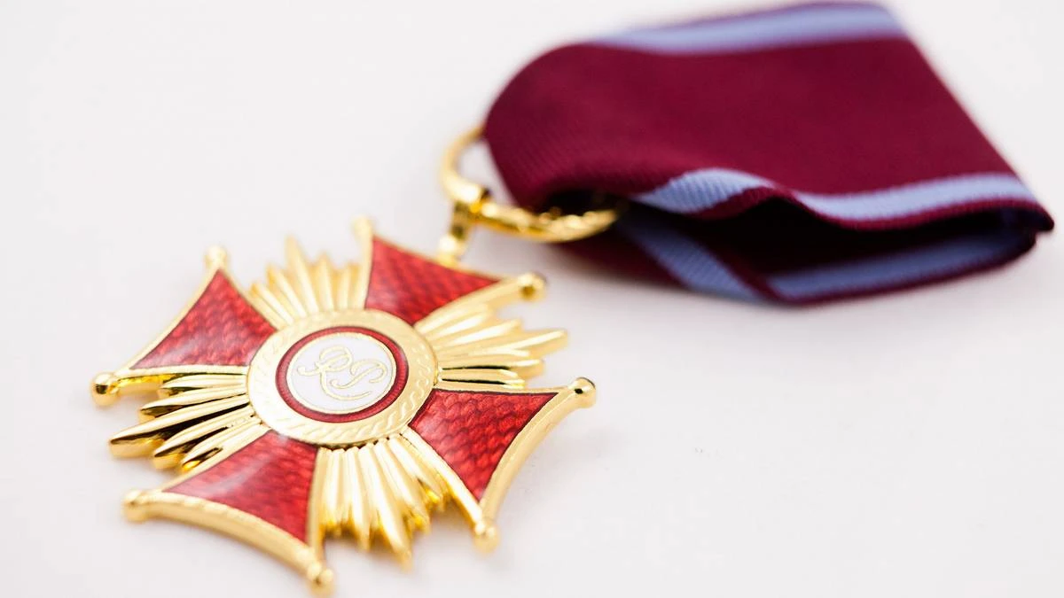 Były polski poseł odesłał order Nawrockiemu. 