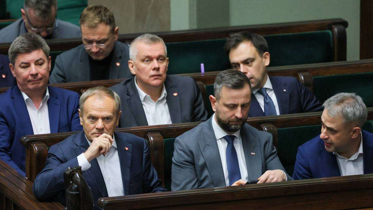 Więcej przeciwników niż zwolenników rządu. Sondaż CBOS