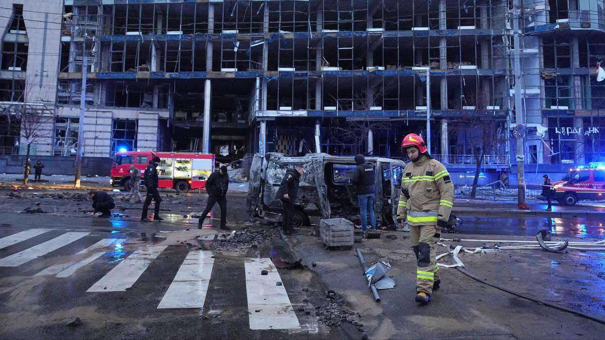 Kijów zaatakowany. Spadły rakiety, są ofiary i ranni