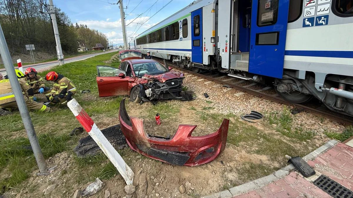 Paraliż kolei na Podhalu. Auto wjechało pod ekspresowy pociąg
