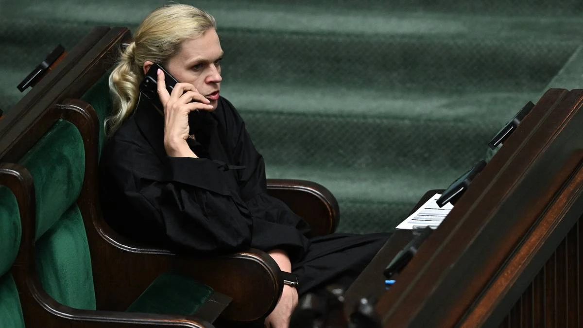 Burza ws. listy lektur szkolnych. Minister zabrała głos