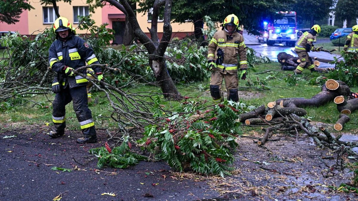 Ogromne zniszczenia po nawałnicach. Straż ma pełne ręce roboty