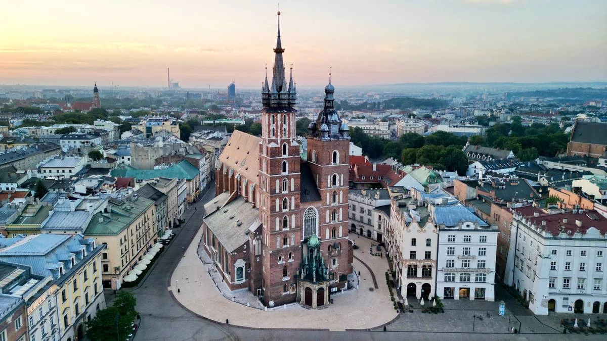 Dawna stolica Polski się rozrasta. Błyskawiczny wzrost liczby mieszkańców