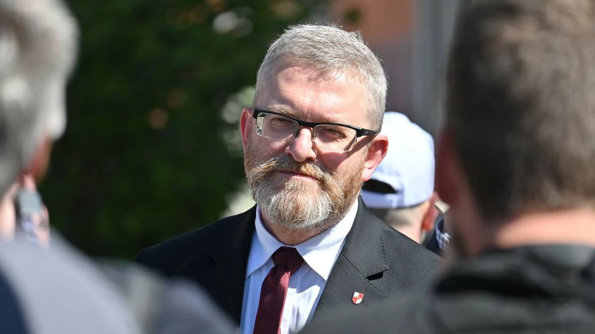 Braun stanie przed sądem. Siedem zarzutów dla prawicowego polityka