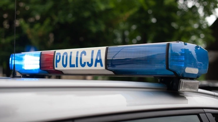 Pobili 23-latka młotkiem i wyrzucili na ulicę w bieliźnie. Pięć osób zatrzymanych