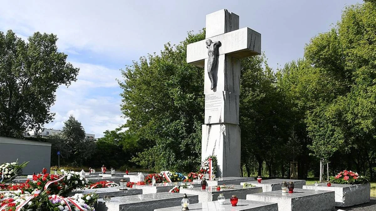 Kijów odpowiada rzecznikowi Nawrockiego ws. ekshumacji. 