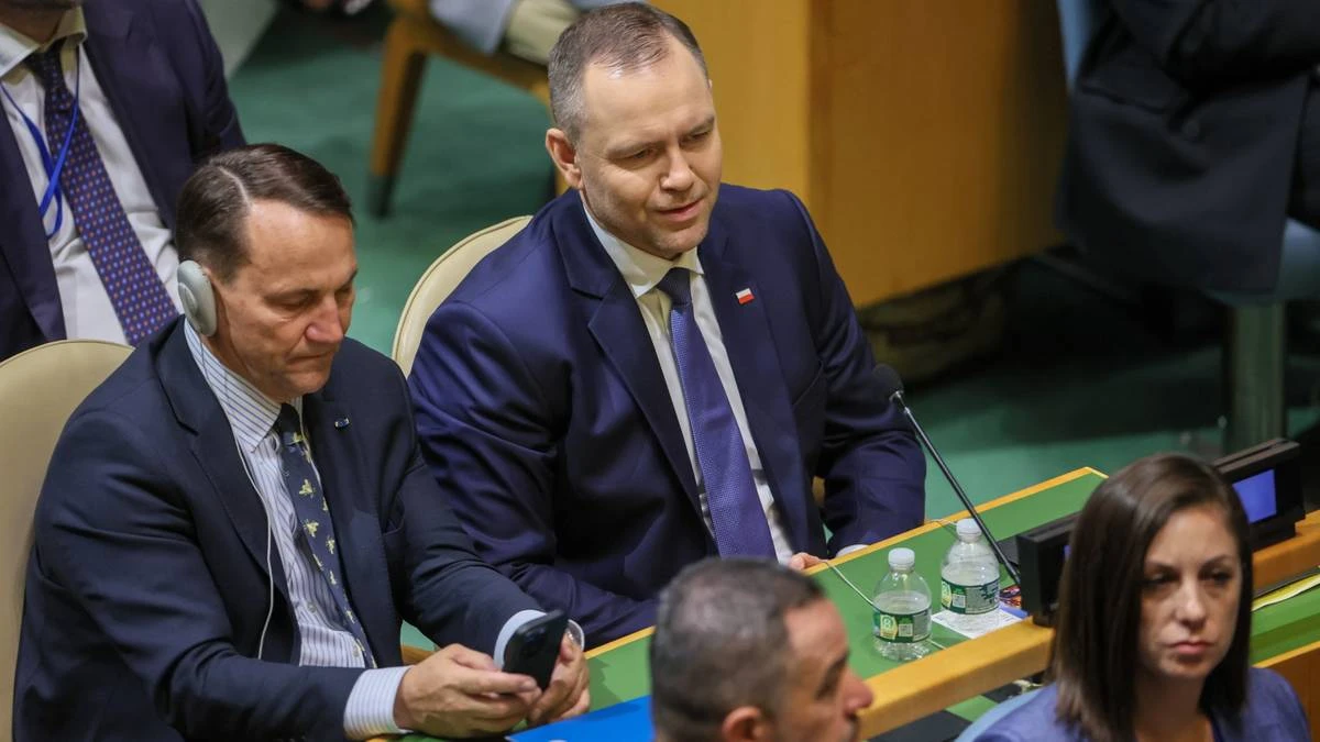 B. szef MSZ o współpracy Nawrocki - Sikorski. 