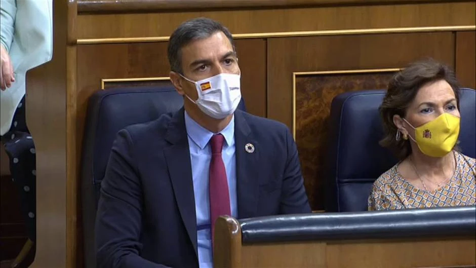 Sánchez y Casado se reprochan casos de corrupción en la sesión de control