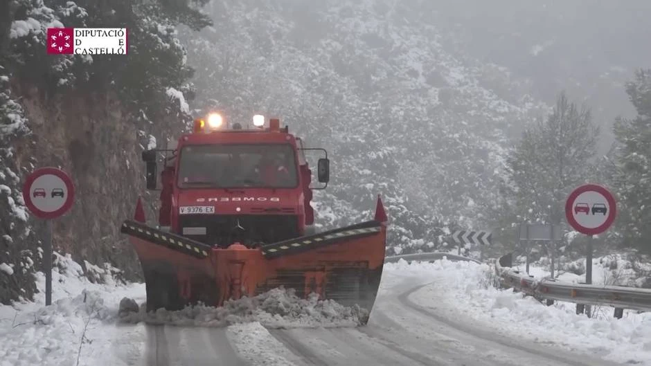 147 militares de la UME y 66 vehículos trabajan en carreteras por la nieve