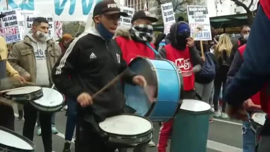 Miles de argentinos salen a la calle para protestar contra la situación económica