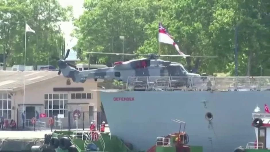 Navío ruso dispara como advertencia contra buque británico