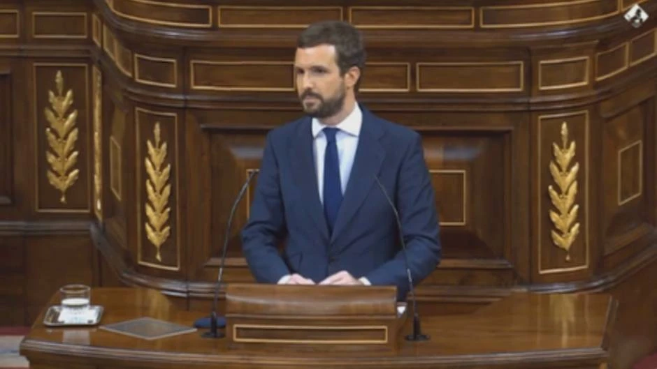 Casado carga contra la moción de 