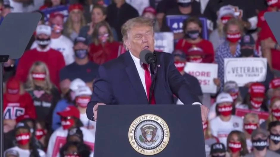Trump bromea con la posibilidad de tener que irse de EEUU si pierde contra Biden