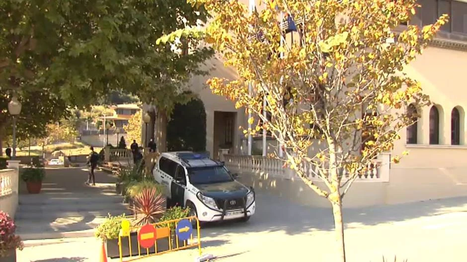 La Guardia Civil detiene a 21 personas acusadas de financiar los gastos de Puigdemont y Tsunami Democrático