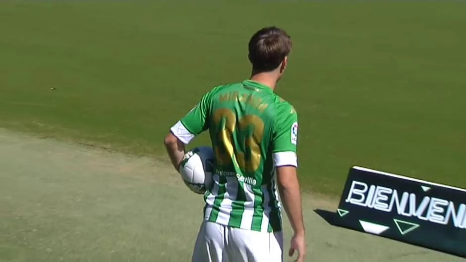 El Real Betis presenta a Juan Miranda