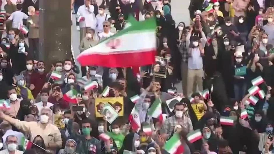 Celebraciones en Irán por la victoria del clérigo ultraconservador Ebrahim Raisí