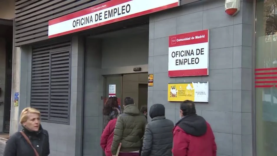 El paro subió en 355.000 personas en verano