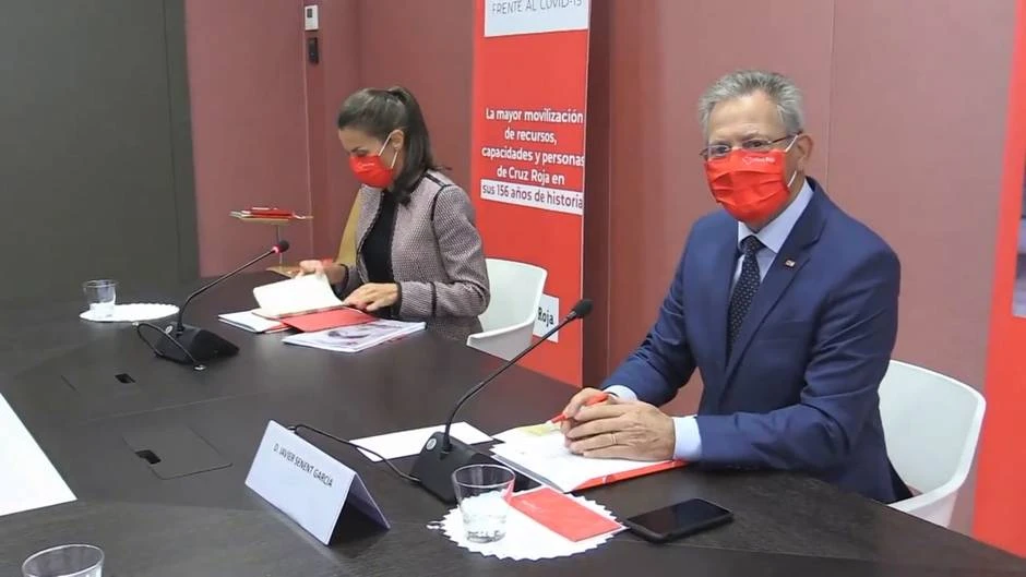 La Reina conoce el programa de Cruz Roja para personas afectadas por la pandemia