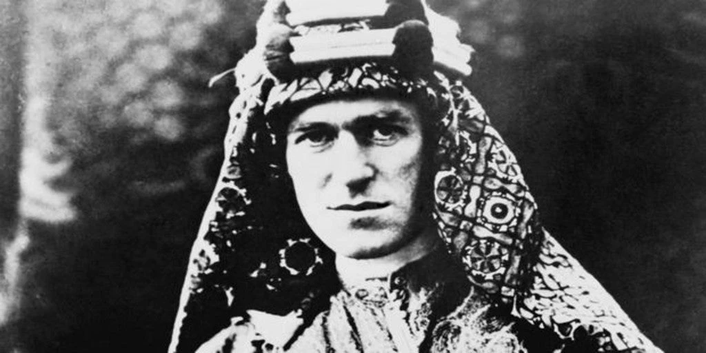 La absurda muerte tras una triste agonía de Lawrence de Arabia, el héroe de la IGM
