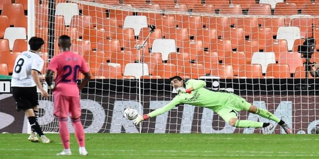 Así fue el «doble penalti» del VAR en Mestalla