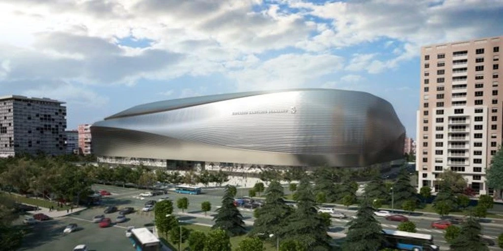 El césped del Bernabéu, listo para jugar en agosto