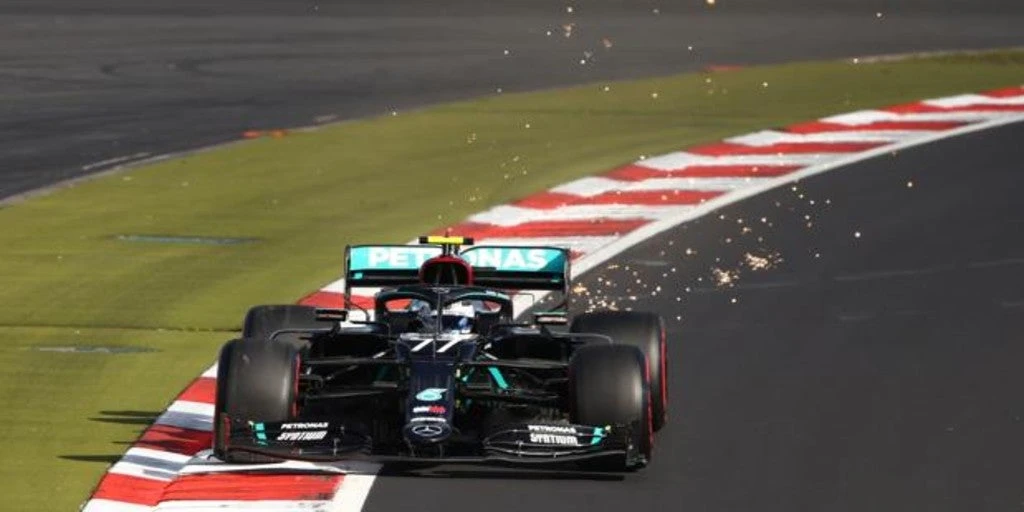 Bottas le quita la pole a Hamilton