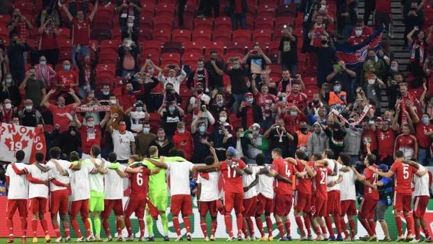 La UEFA, satisfecha con el experimento con público