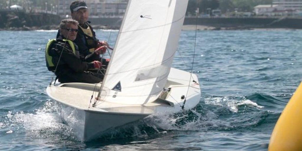 Guillermo Marqués y Jorge Fernández, líderes del Trofeo de Verano de Snipe del RCAR