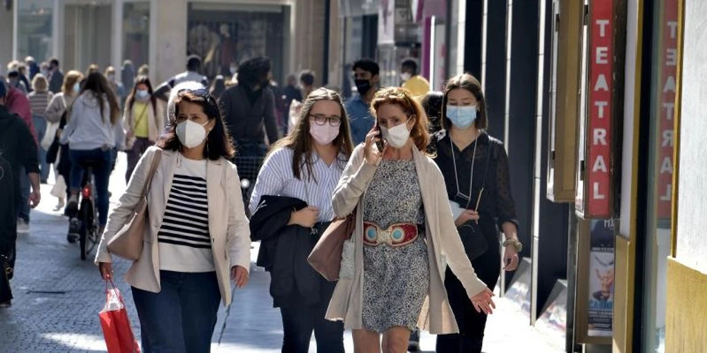 La mascarilla: crónica de una desescalada marcada por las contradicciones