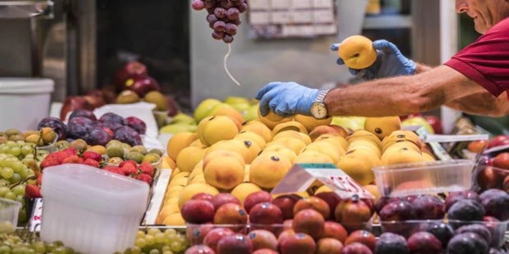 Detenido un hombre de 71 años por tocamientos a una frutera: «Hay confianza»