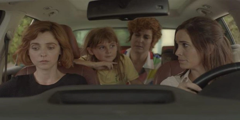 El 82% de los personajes femeninos en las series españolas son «mujeres florero»