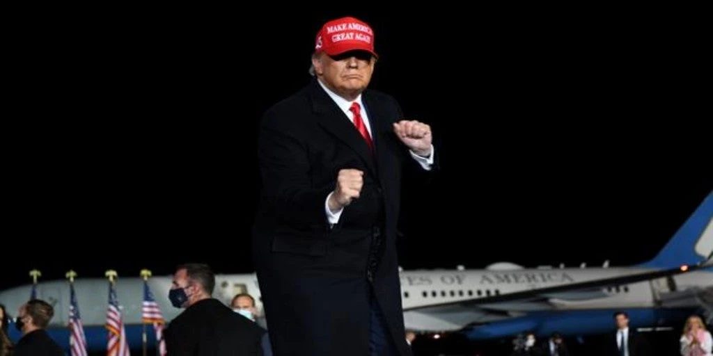 Trump concluye su campaña en Twitter bailando: «Vote! Vote! Vote!»