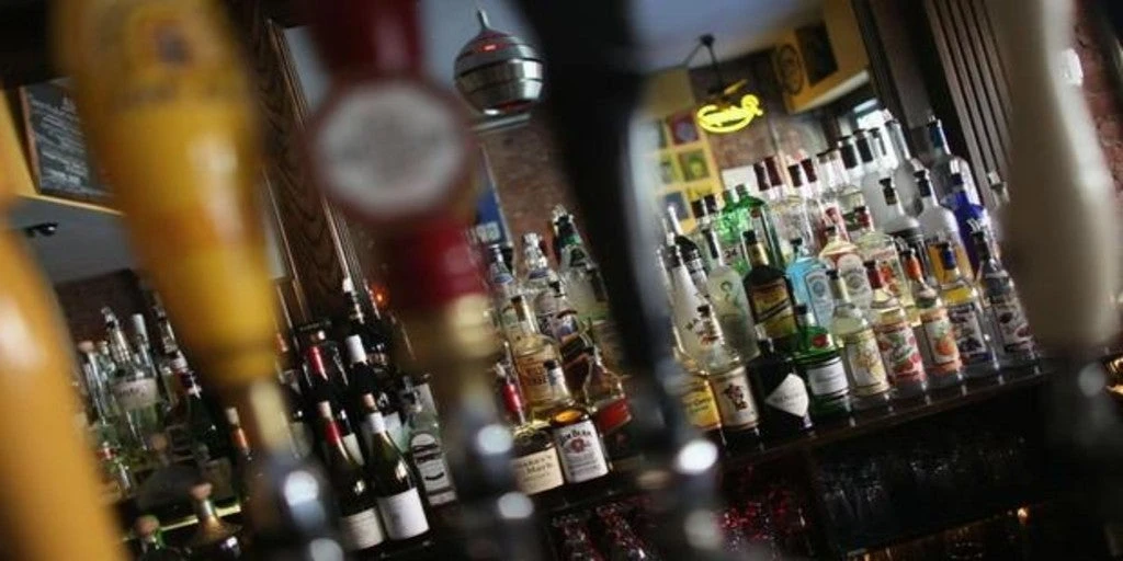 Mueren 44 personas y 50 son hospitalizadas por consumir alcohol adulterado en Turquía
