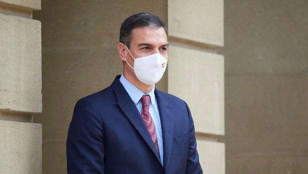 PSOE y Podemos se enmiendan a sí mismos y congelan los sueldos a Sánchez y a los ministros 