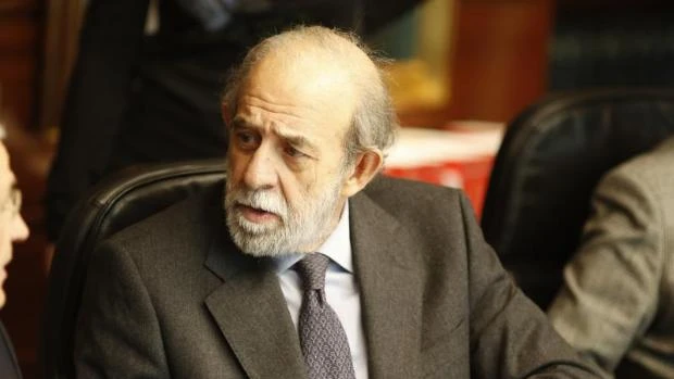 El magistrado del TC  Valdés dimite tras su procesamiento