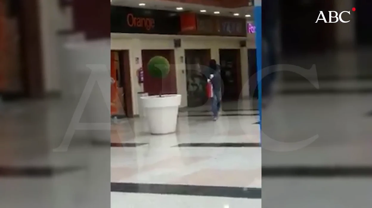 Vídeo: Atraco en una tienda de un centro comercial en Vicálvaro