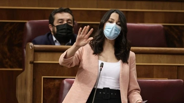 Arrimadas ve a Aragonès «rendido» a Puigdemont pese a la «ruina» del 'procés'