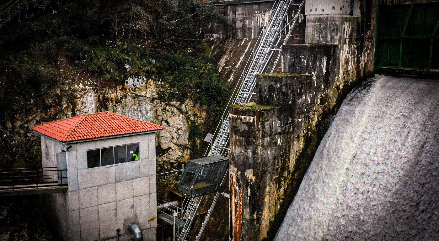 En Cantabria, los salmones utilizan el ascensor