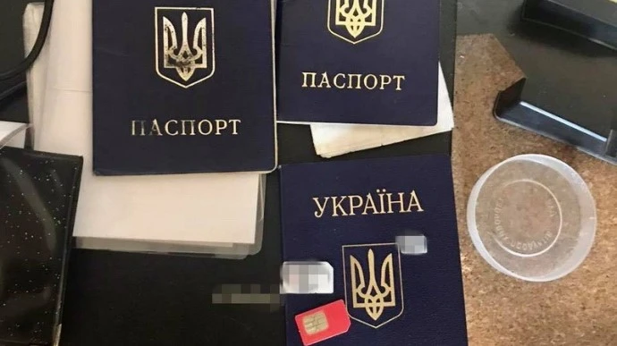 Підробка паспортів і легалізація іноземців: СБУ накрила підпільну типографію