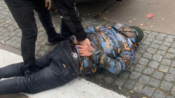 У столичного бізнесмена вимагали 700 тисяч і погрожували підірвати авто