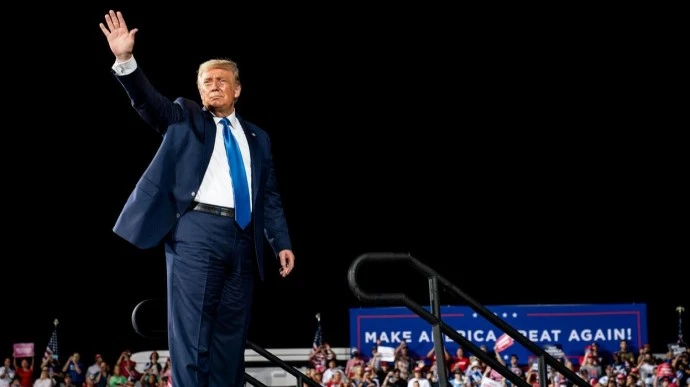 Трамп вперше після повернення з лікарні з'явився на публіці