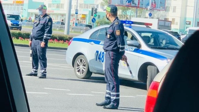 Протести у Мінську: в центр міста стягнули спецтехніку, станції метро закрили