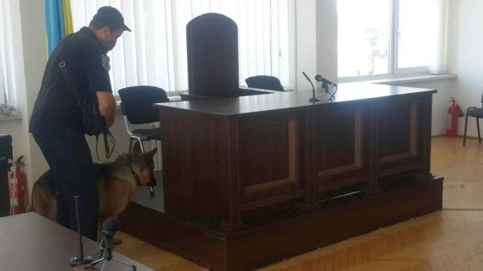 Доки в Києві розбиралися з 