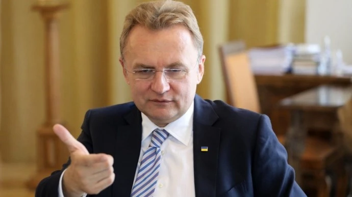 Зарплату до $1 тисячі підняли директорам усіх львівських шкіл