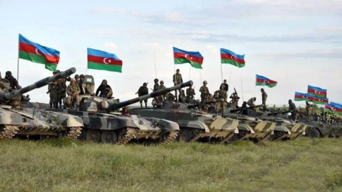 Азербайджан вводить воєнний стан з понеділка