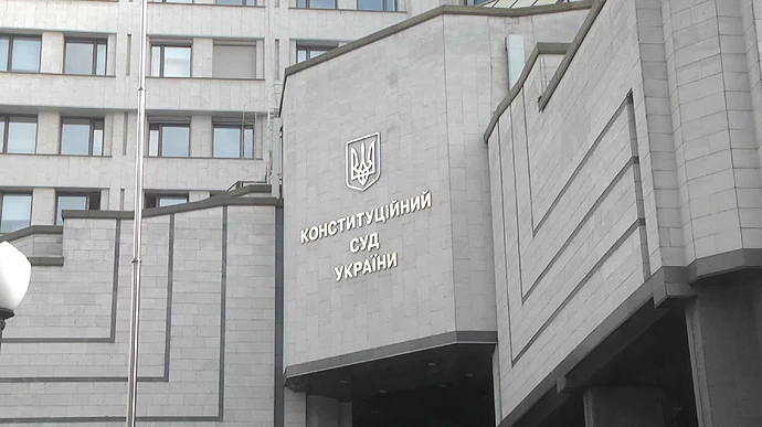 Дружина власника серверів з деклараціями працює в КС – НАЗК